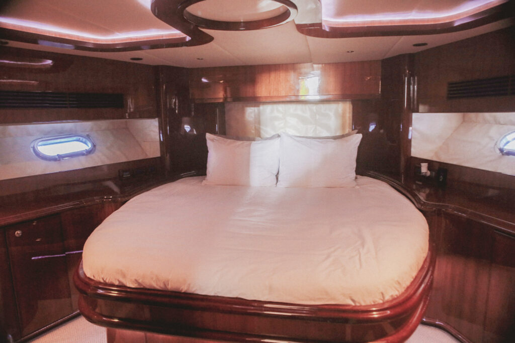 McKinna yacht photo 13