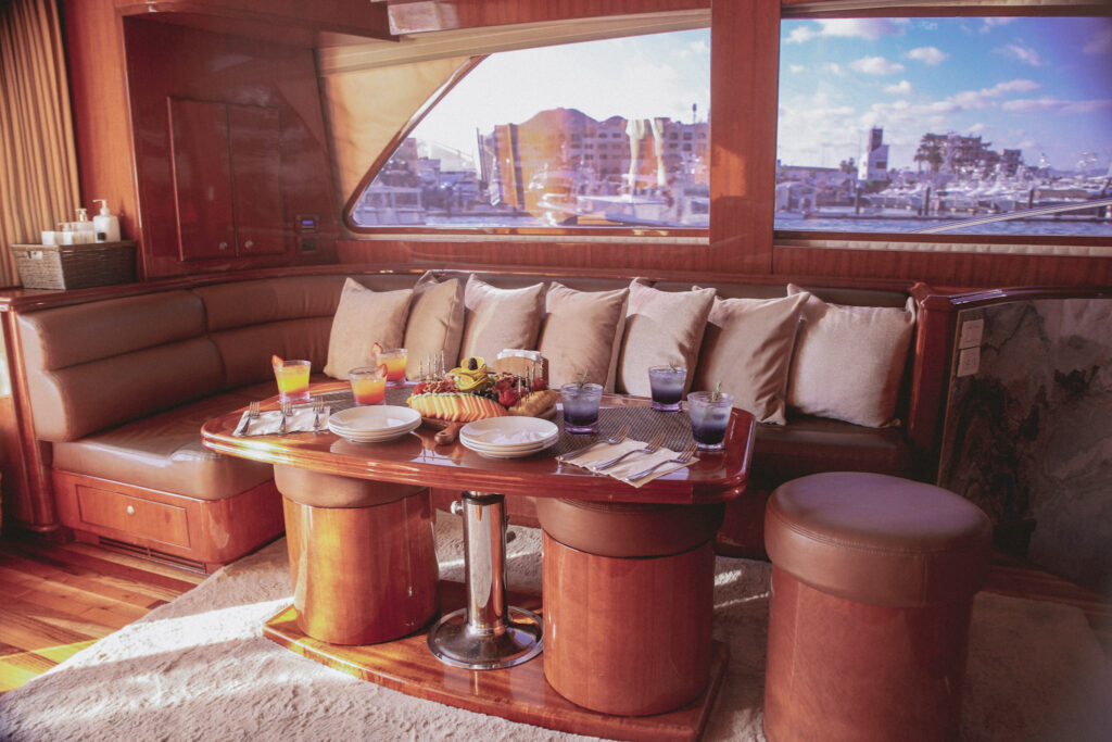 McKinna yacht photo 14